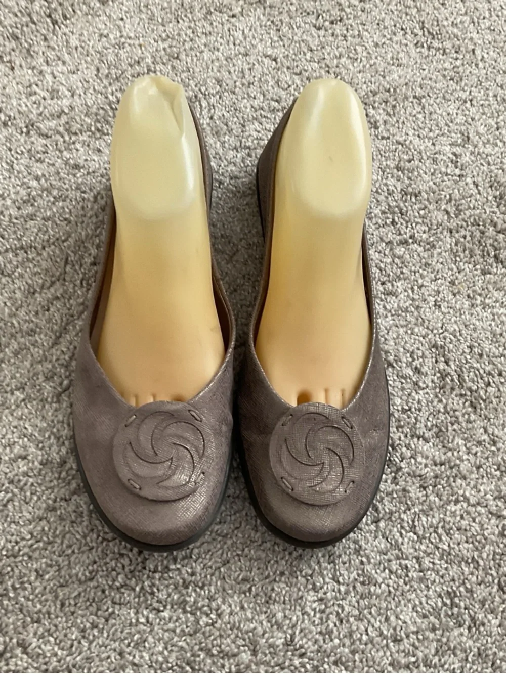 The FLEXX Shoes Womens Size 8.5 Brown Leather Ballet Flats Medallion Slip On